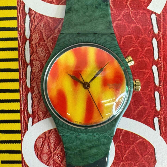 Swatch watch THE DEVIL GG900 NON WORKING COLLECTOR DISPLAY PIECE OR FOR PARTS - Picture 1 of 6
